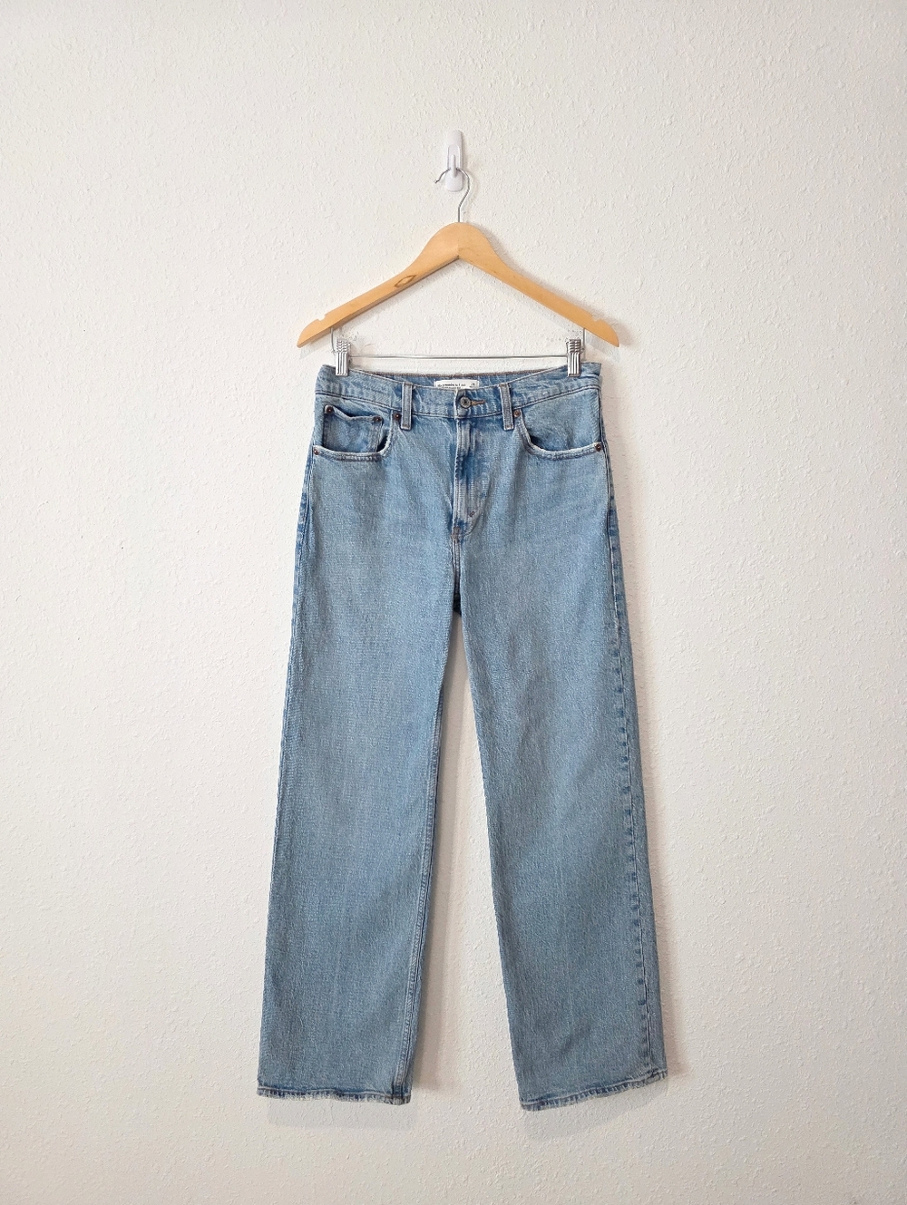 Abercrombie 90s Relaxed High Rise Jeans 28